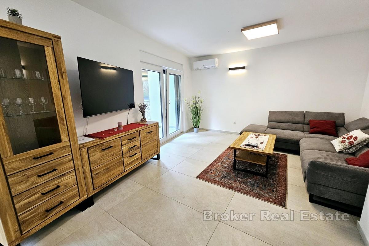 Dvojna kuća u centru Malinske