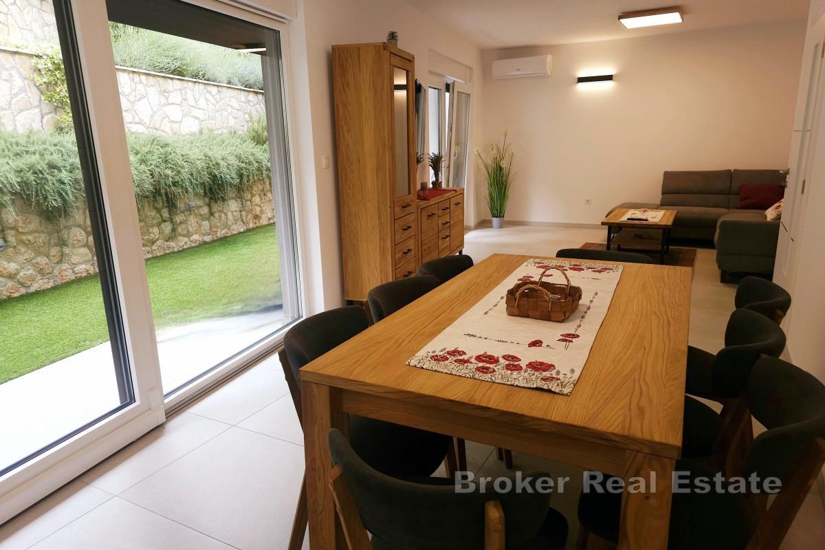 Dvojna kuća u centru Malinske