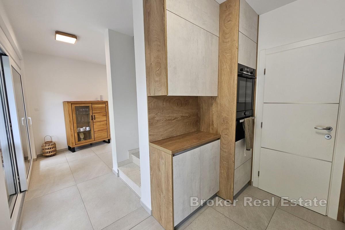 Dvojna kuća u centru Malinske