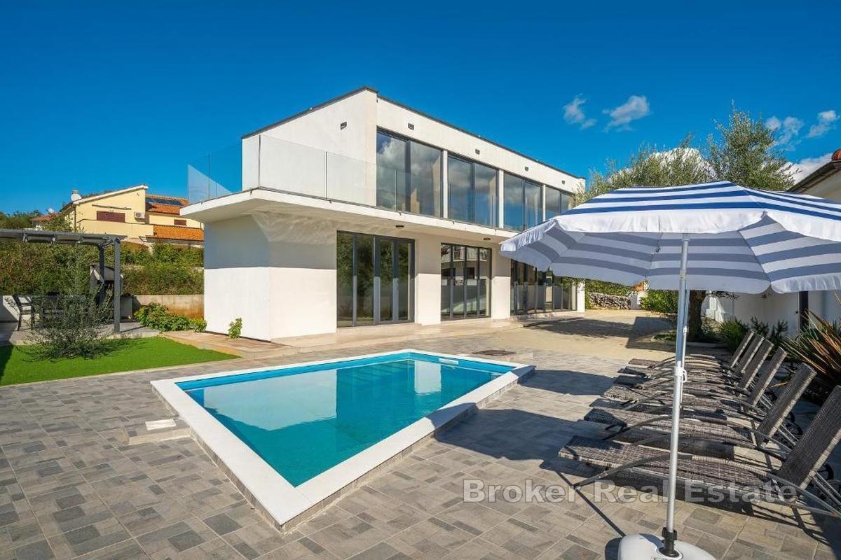 Дом с бассейном недалеко от города Крк