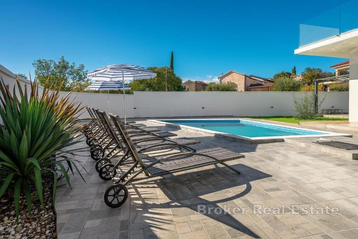 Дом с бассейном недалеко от города Крк