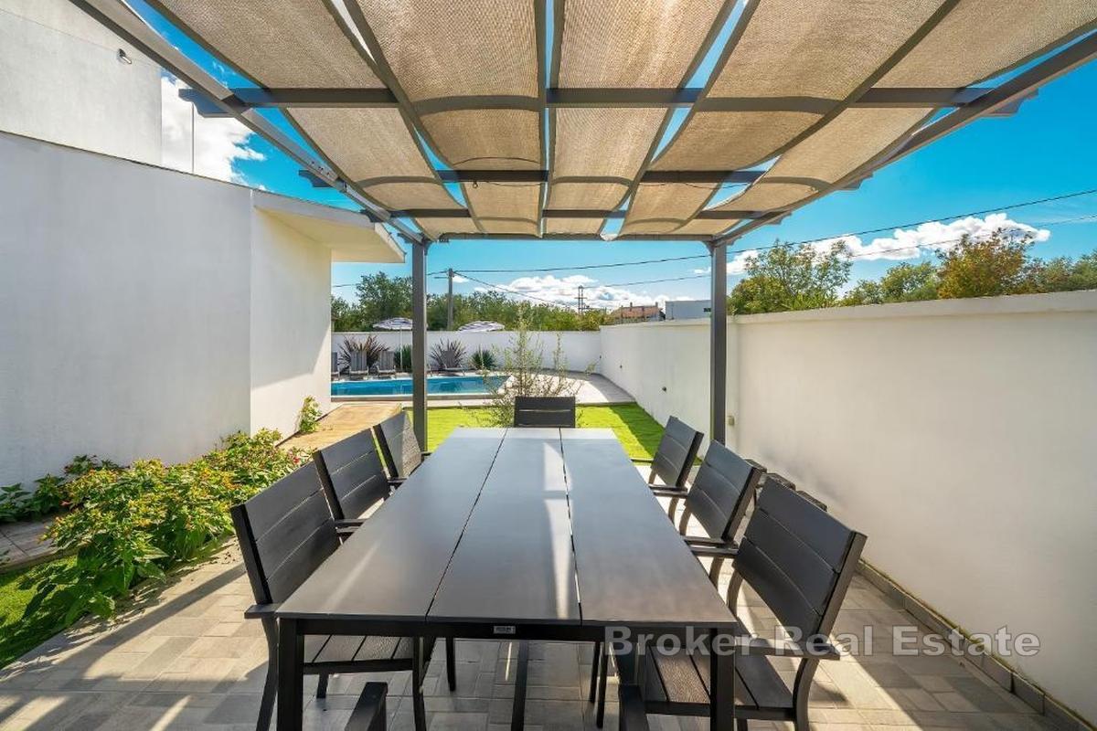 Дом с бассейном недалеко от города Крк