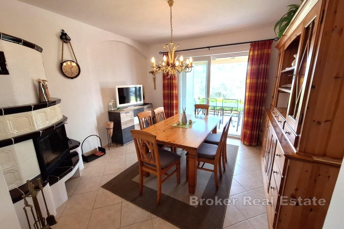 Casa bifamiliare arredata con giardino e vista mare