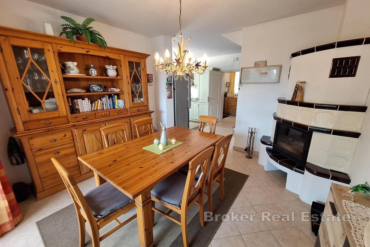 Casa bifamiliare arredata con giardino e vista mare