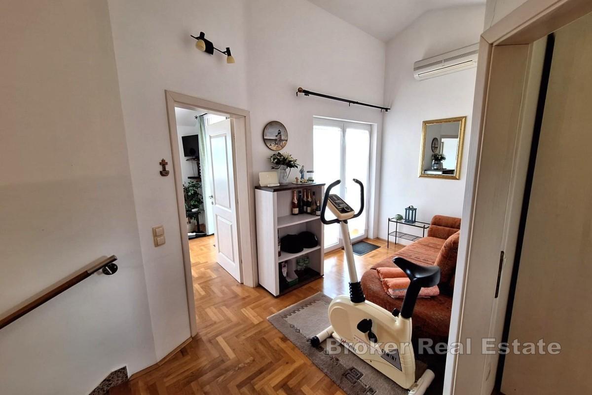 Casa bifamiliare arredata con giardino e vista mare