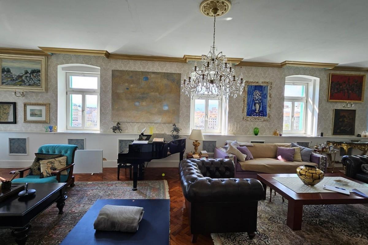 Romslig luksusleilighet i sentrum