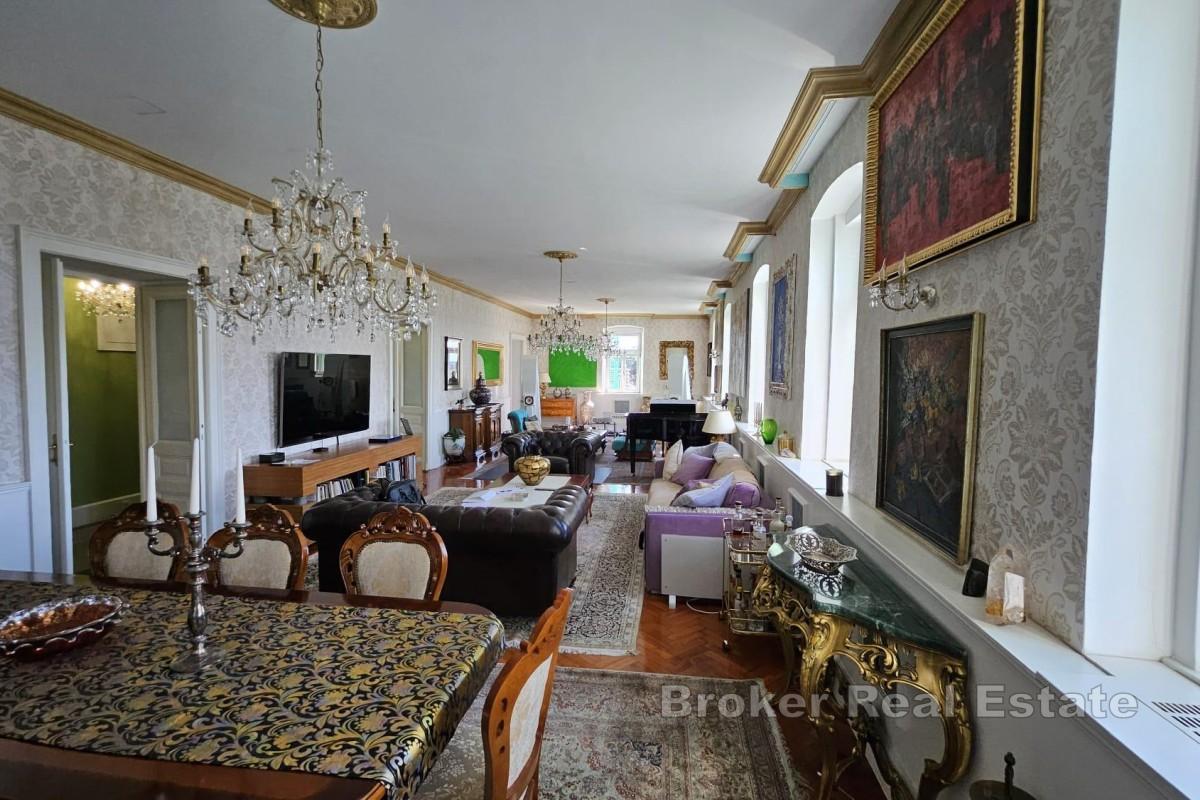 Romslig luksusleilighet i sentrum