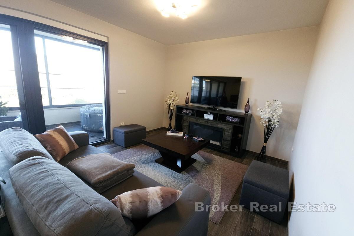 Modern lägenhet med två sovrum och terrass