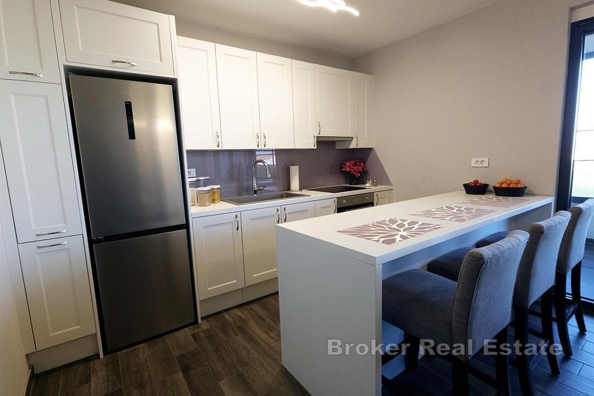 Modern lägenhet med två sovrum och terrass