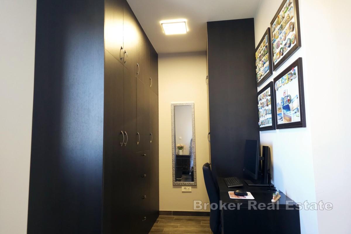 Modern lägenhet med två sovrum och terrass