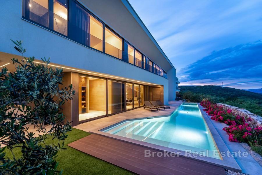Villa med panoramautsikt over havet