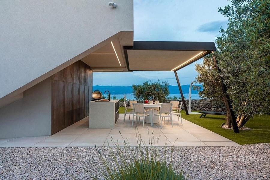 Villa med panoramautsikt over havet