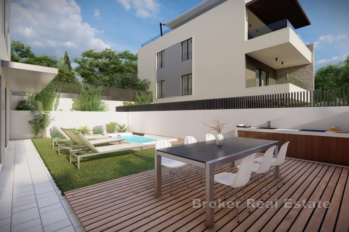 Moderne Wohnung mit Pool und Meerblick