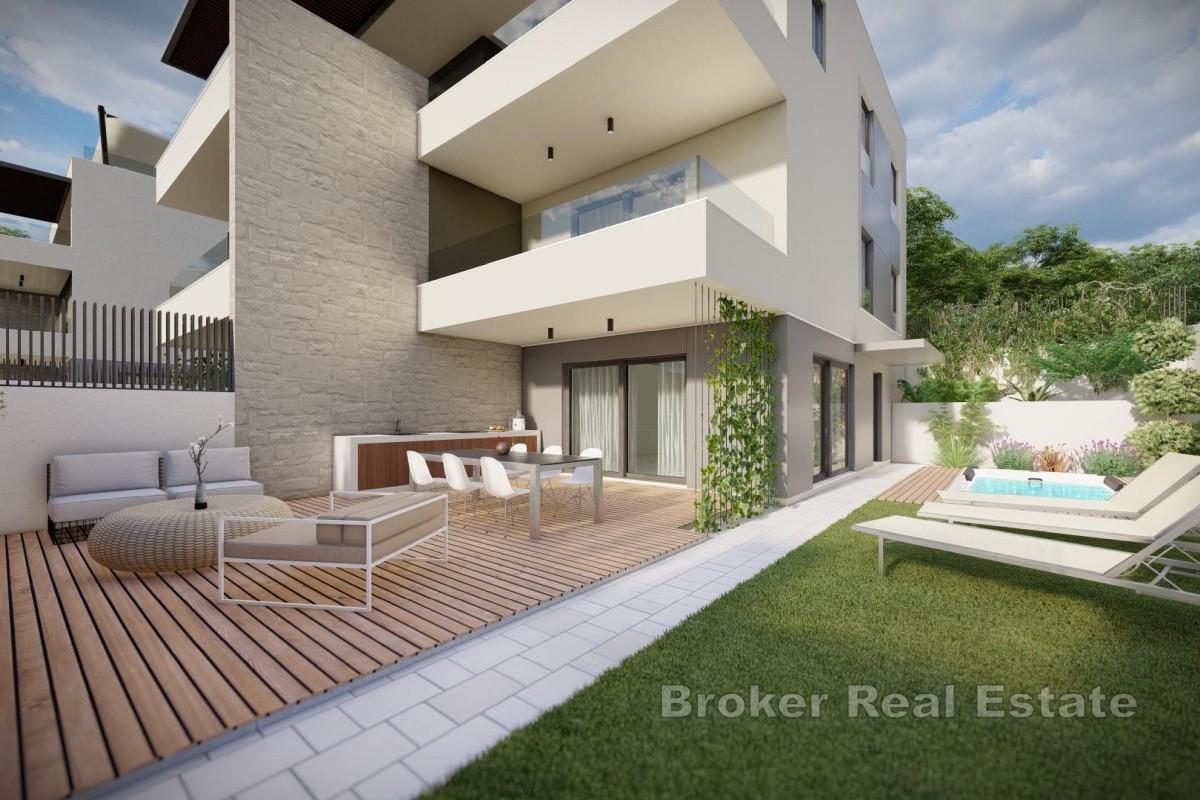 Moderne Wohnung mit Pool und Meerblick
