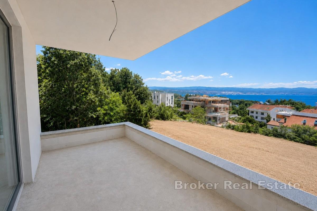 Moderne Wohnung mit Pool und Meerblick