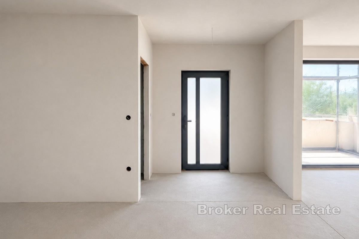 Moderne Wohnung mit Pool und Meerblick