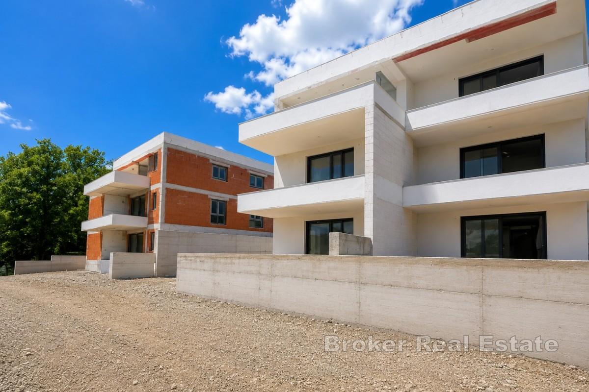 Moderne Wohnung mit Pool und Meerblick