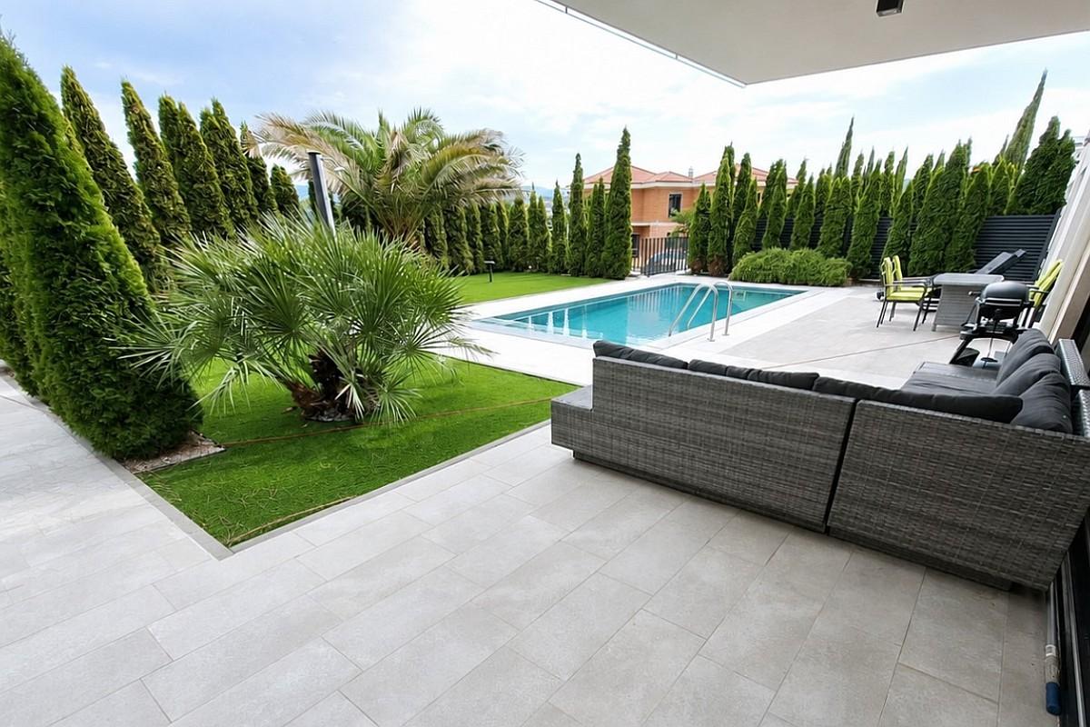Apartment mit Pool und Garten in Meeresnähe
