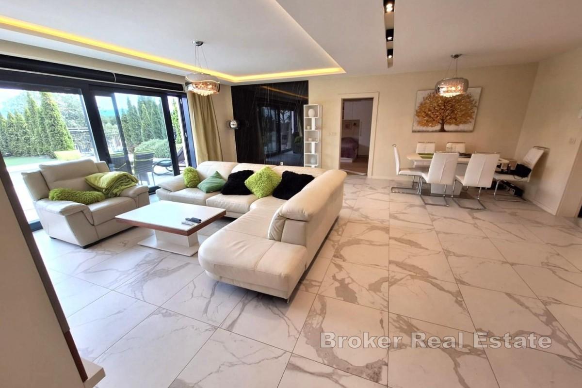 Apartment mit Pool und Garten in Meeresnähe