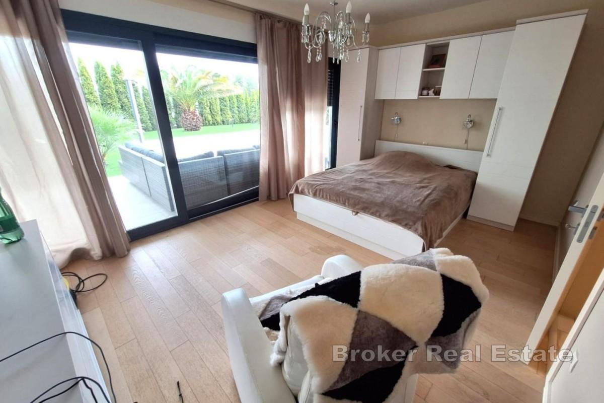 Apartment mit Pool und Garten in Meeresnähe