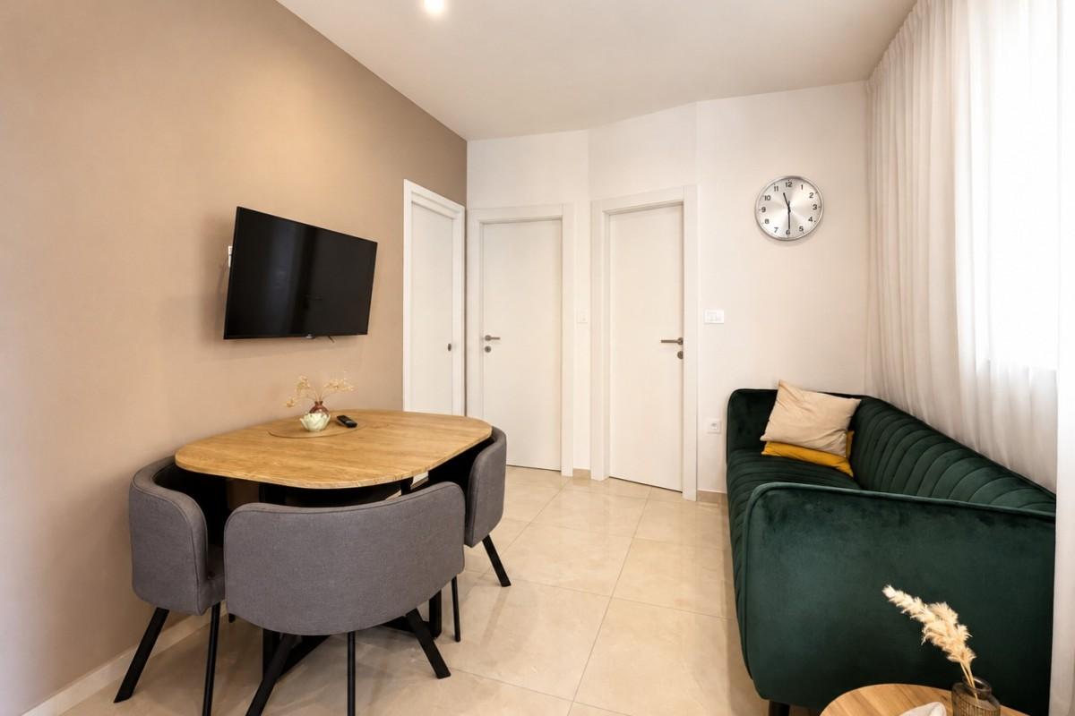 001-1021-90-Opatija-two-renovated-apartments-near-the-sea-for-sale