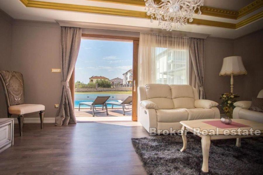Poreč - Maison avec piscine et grand jardin