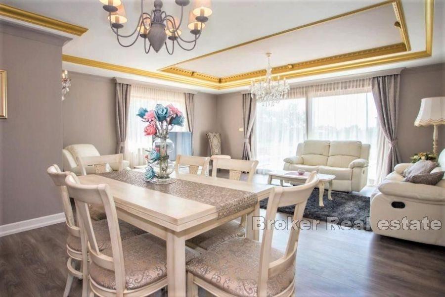 Poreč - Dom s bazénom a veľkou záhradou