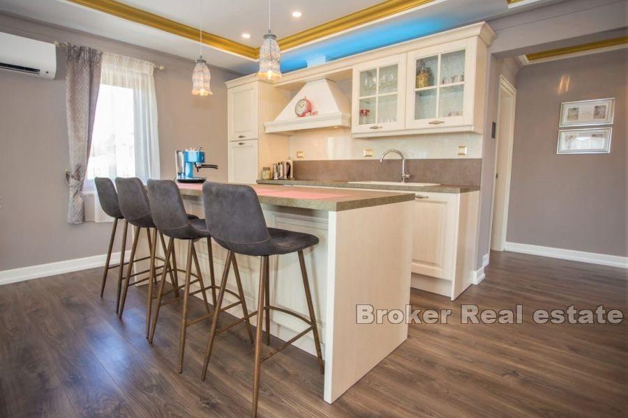 Poreč - Dom s bazénom a veľkou záhradou