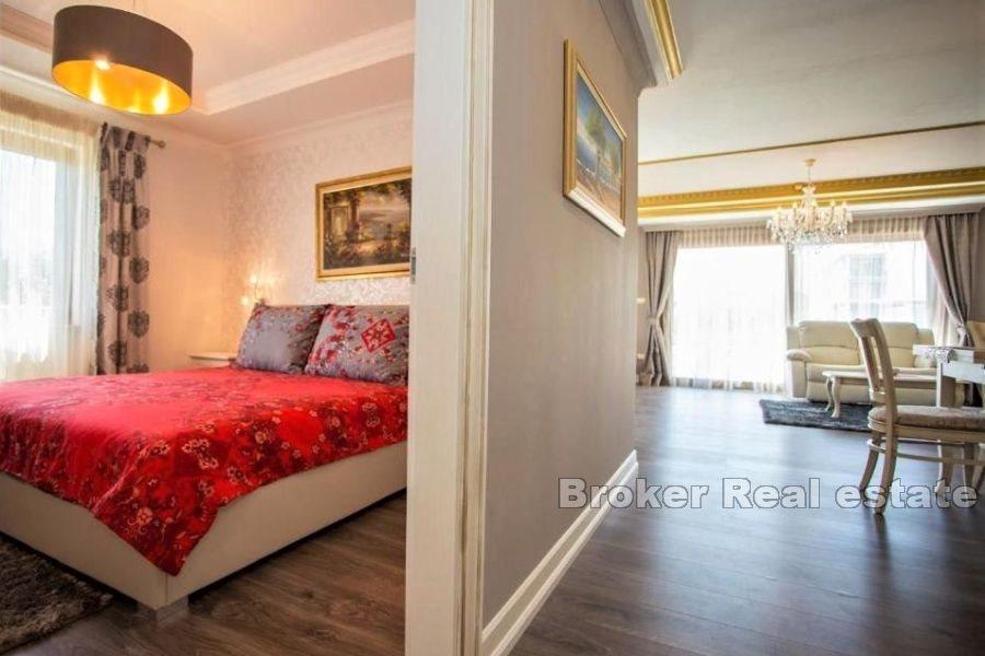 Poreč - Dom s bazénom a veľkou záhradou