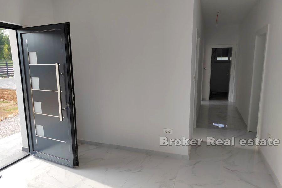 Labin - Modern new building with swimming pool