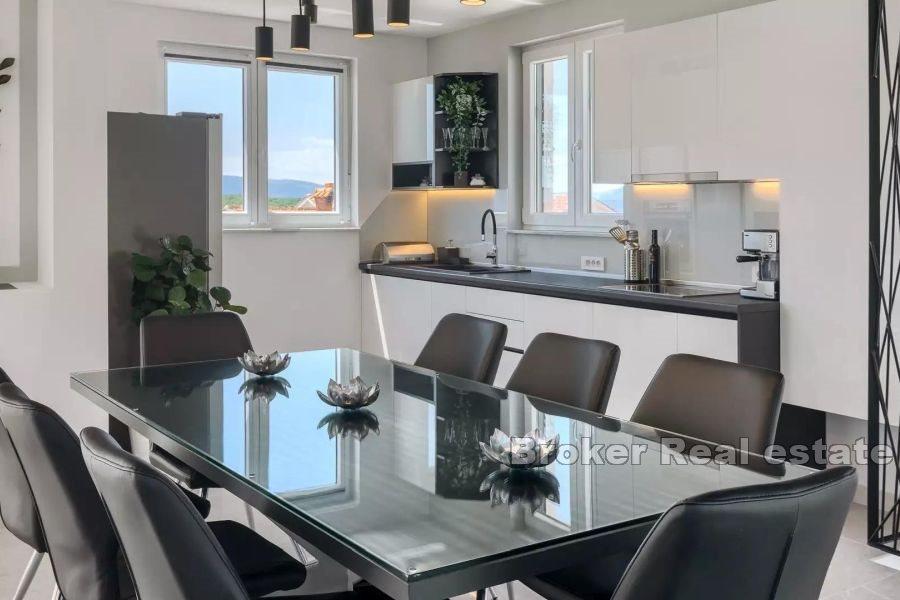 Øya Krk - Hus med basseng og havutsikt