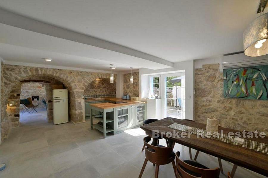 Øya Krk - Tomannsbolig med svømmebasseng i en rolig beliggenhet