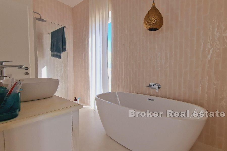 Øya Krk - Attraktivt en-etasjes hus med havutsikt