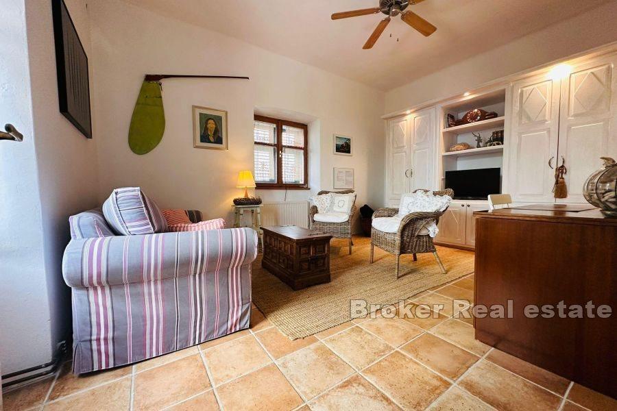 Остров Крк - Каменный дом в первом ряду от моря и пляжа