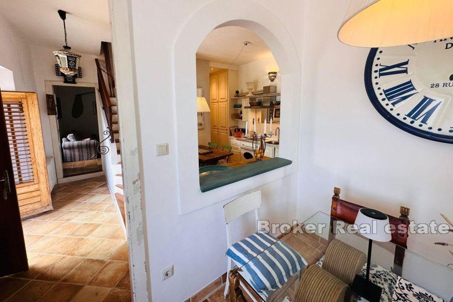 Остров Крк - Каменный дом в первом ряду от моря и пляжа