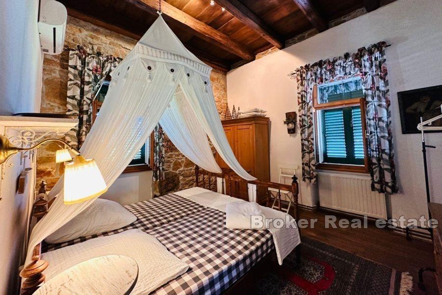 Остров Крк - Каменный дом в первом ряду от моря и пляжа