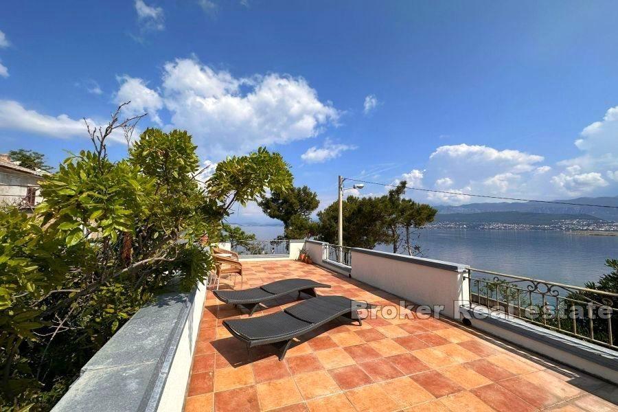 Остров Крк - Каменный дом в первом ряду от моря и пляжа