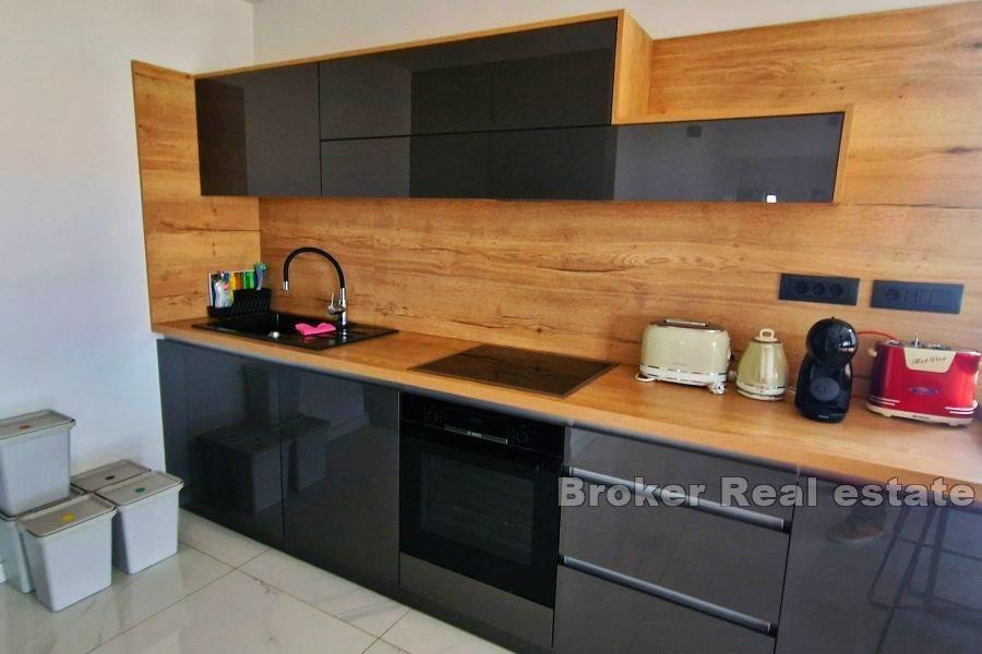 Otok Krk - Dvosobni stan s okućnicom