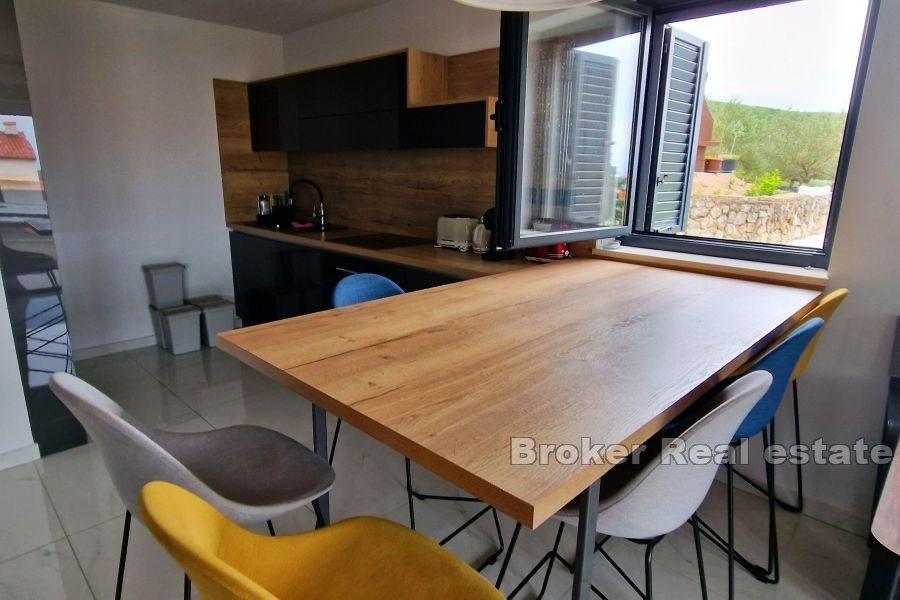 Otok Krk - Dvosobni stan s okućnicom