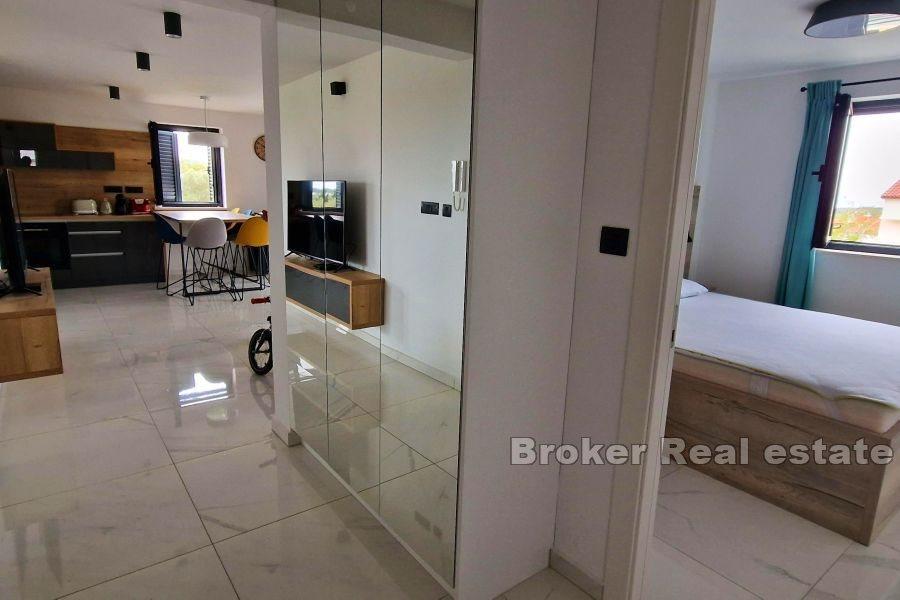 Otok Krk - Dvosobni stan s okućnicom