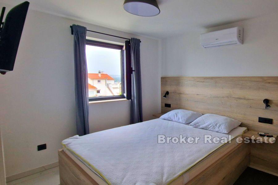 Otok Krk - Dvosobni stan s okućnicom