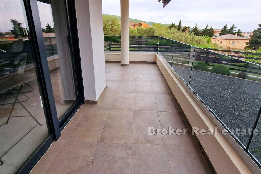 Otok Krk - Dvosobni stan s okućnicom