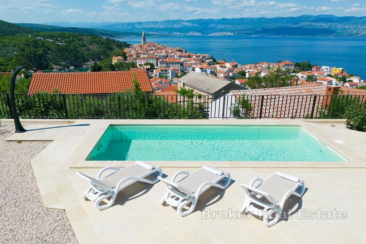 Tomannsvilla nær sjøen