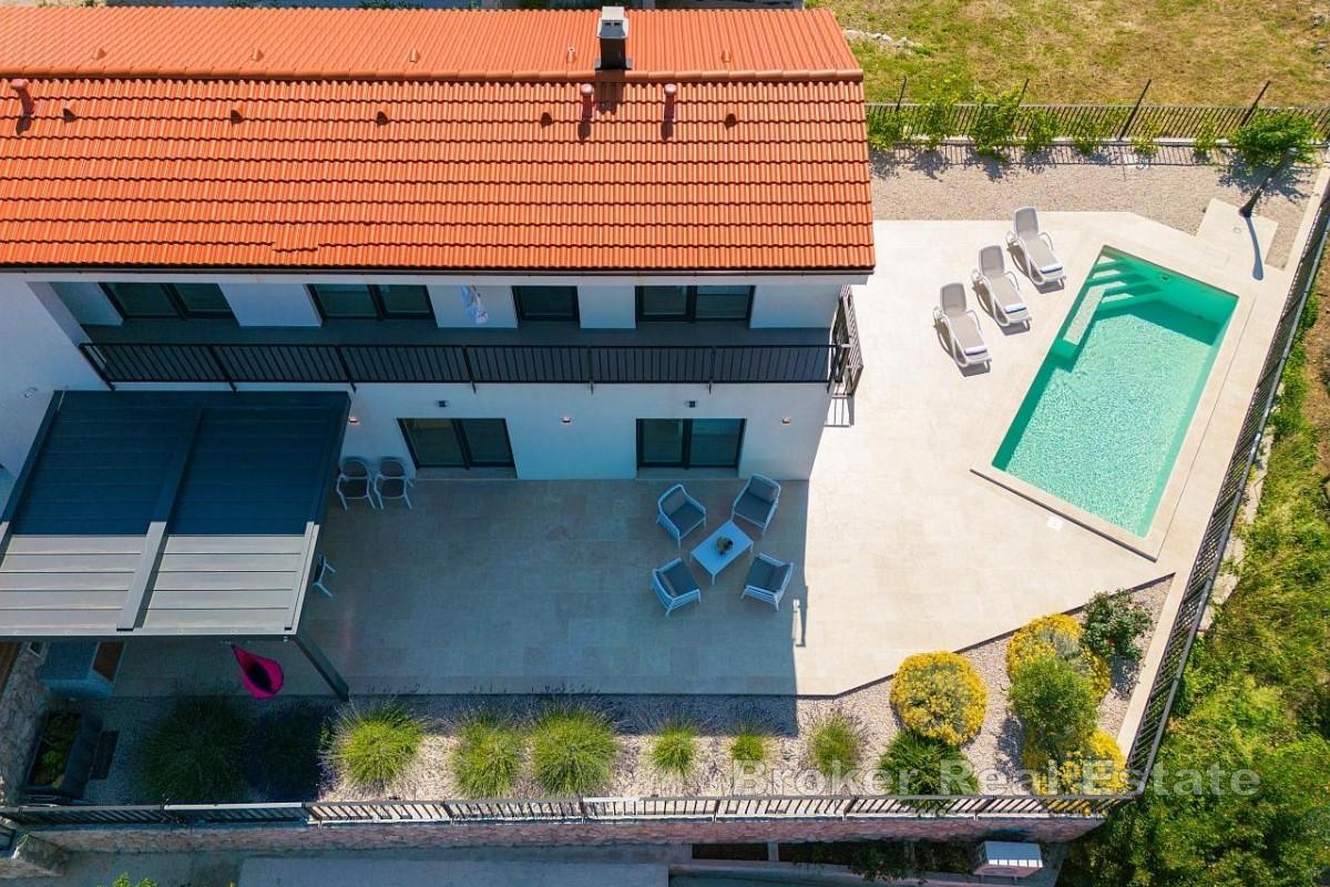 Tomannsvilla nær sjøen