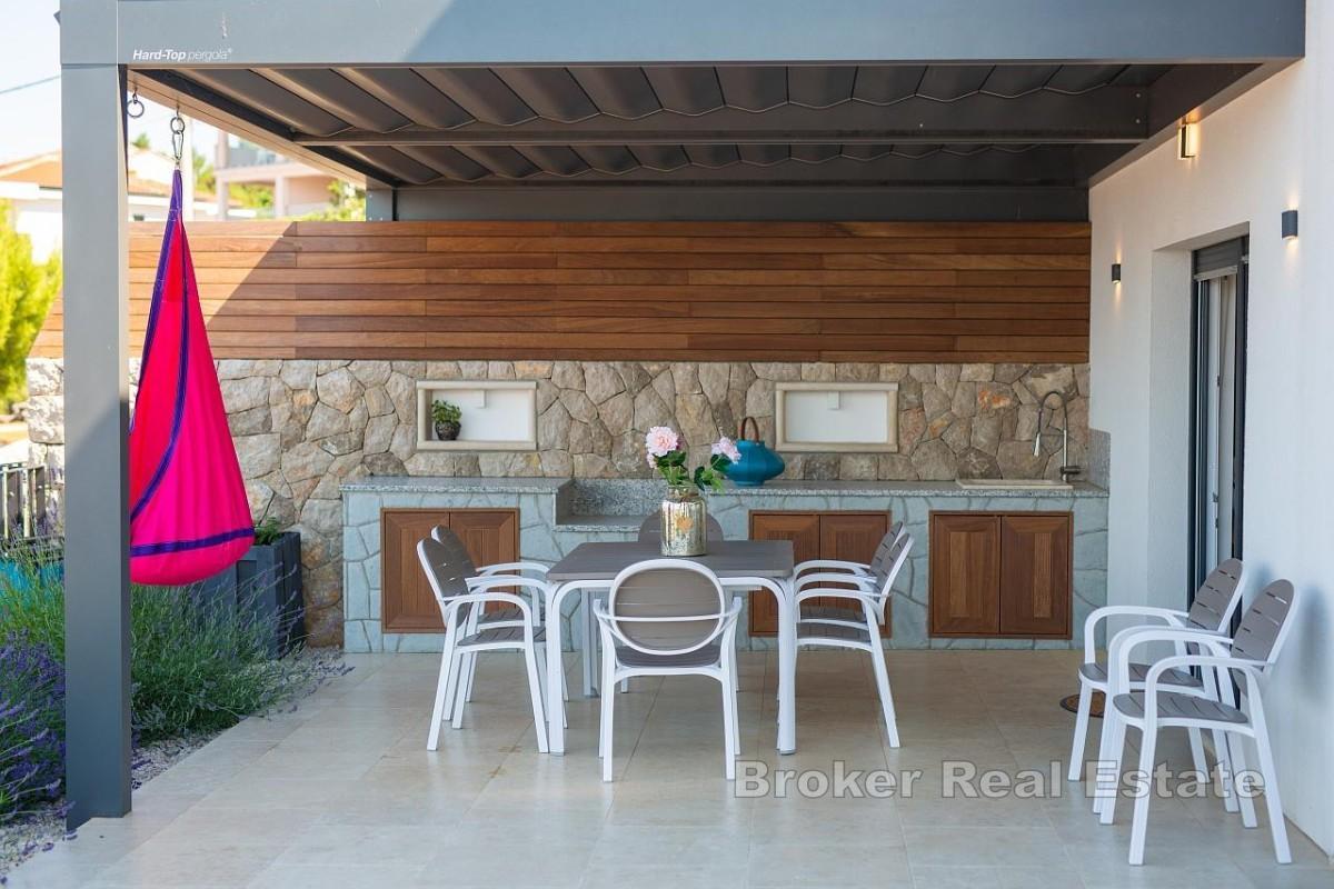 Tomannsvilla nær sjøen