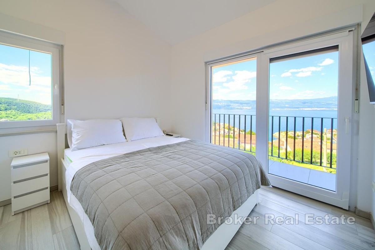 Tomannsvilla nær sjøen