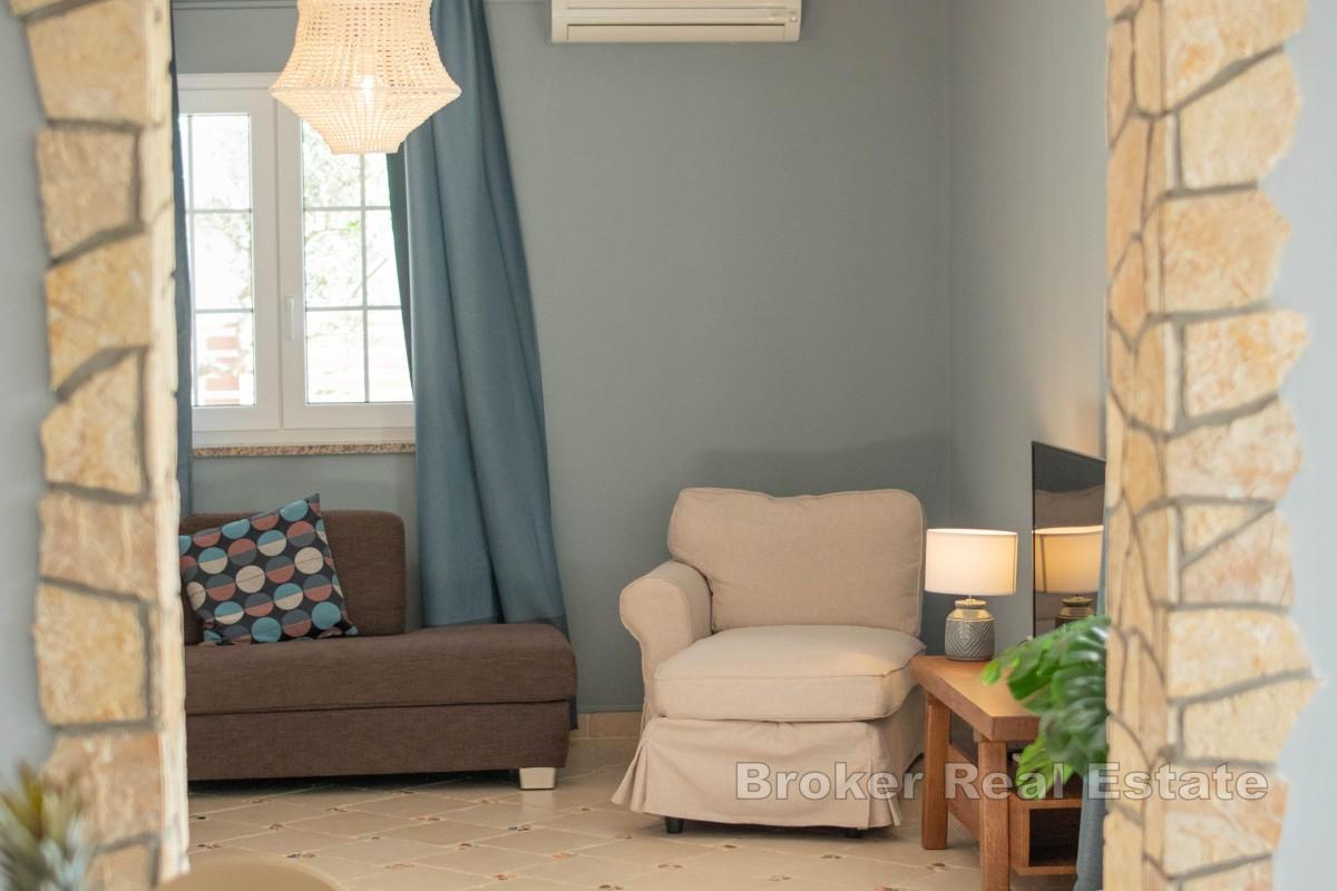 Dom rodzinny z basenem i ogrodem