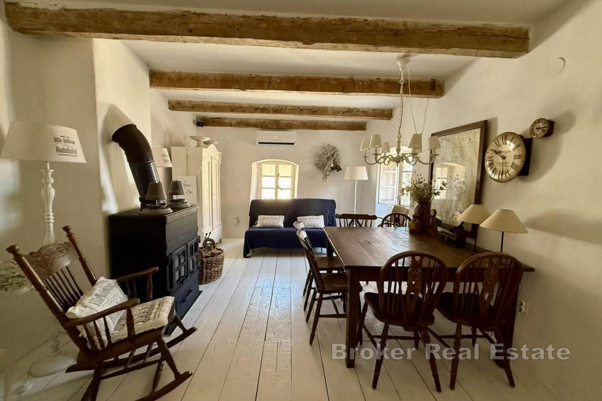 Каменный дом с видом на море