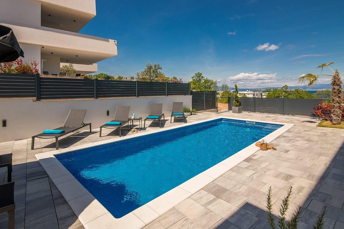 001-1023-32-Krk-Luxury-three-bedroom-apartment-with-pool-for-sale