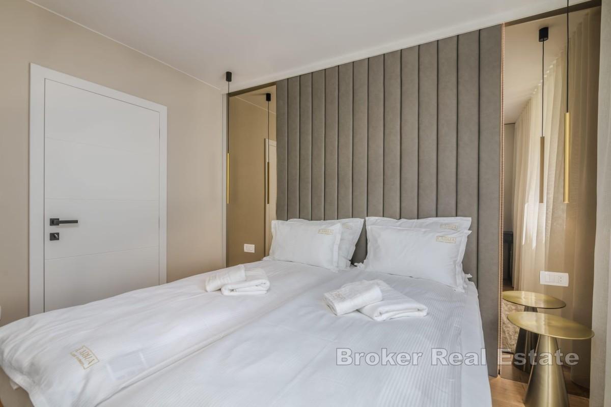 Luksusowy apartament z widokiem na basen i morze